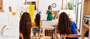 Read more about the article Decoding the Canvas: Choosing the Right Art Course and Teacher for Your Child